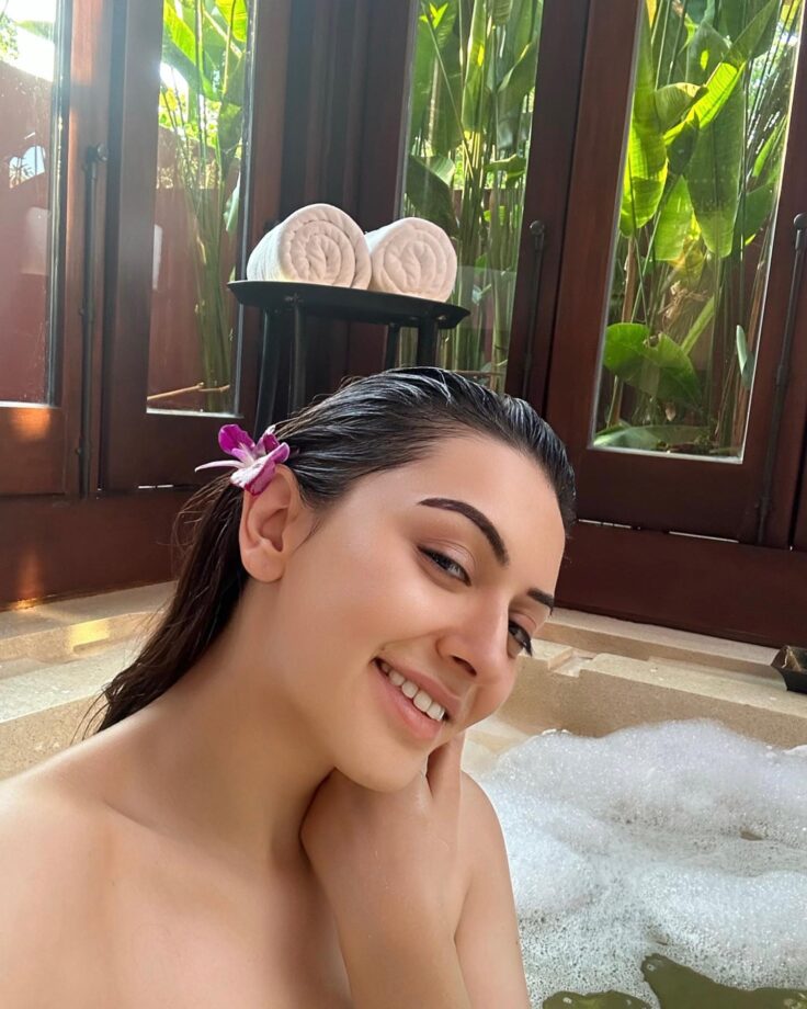 Hansika Motwani’s holiday spree is winning us over, see pics 796834