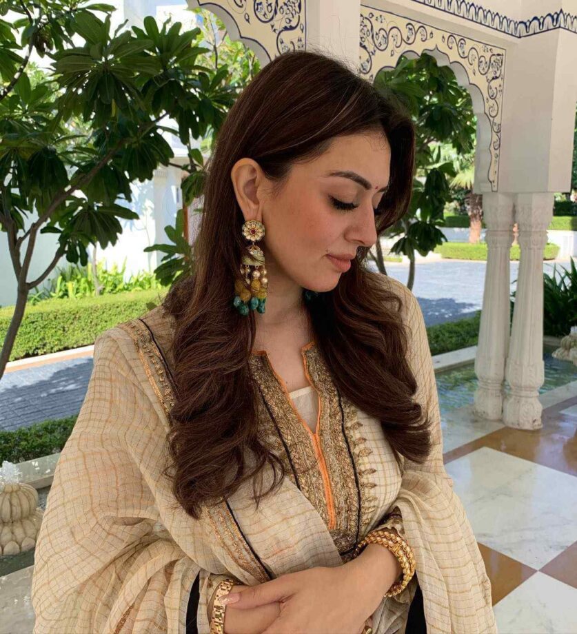 Hoop To Pearls: Hansika Motwani's Statement Earrings 795774