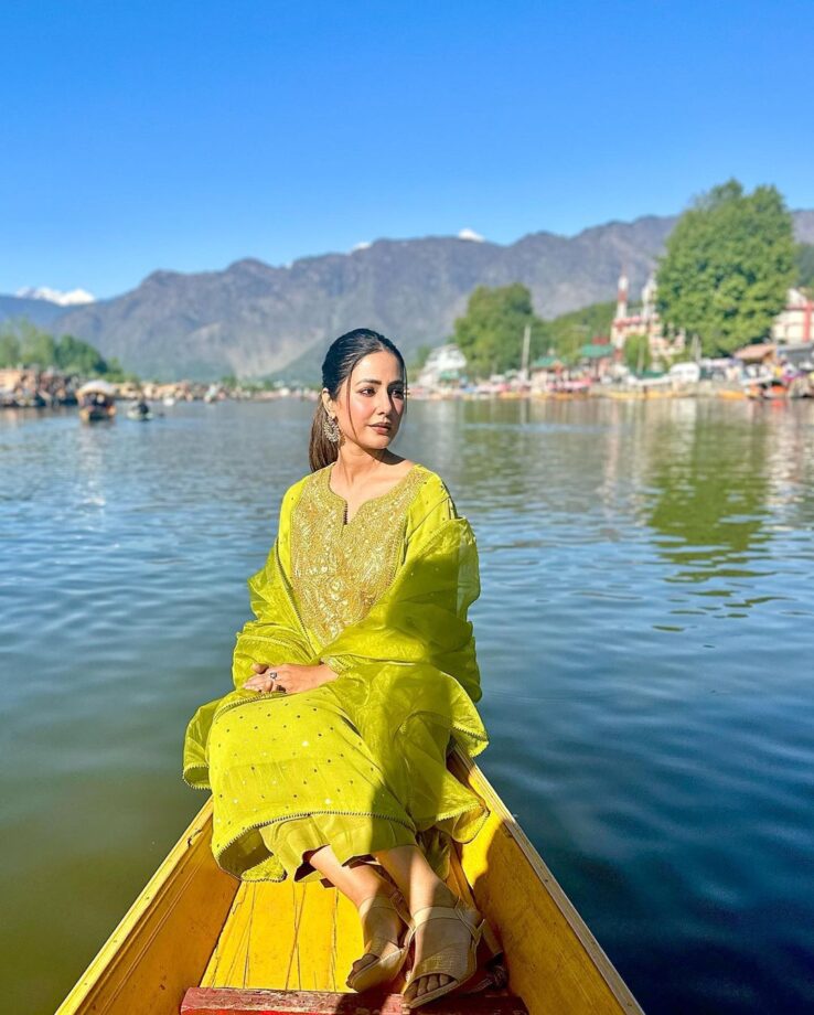 In Pics: Hina Khan Cherishes The Beauty Of Kashmir 800573