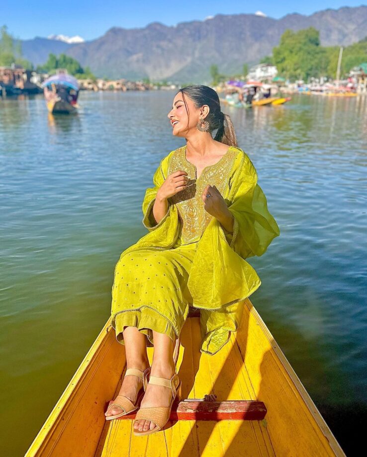 In Pics: Hina Khan Cherishes The Beauty Of Kashmir 800565