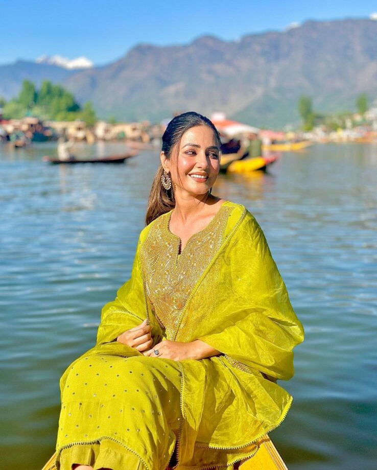 In Pics: Hina Khan Cherishes The Beauty Of Kashmir 800568