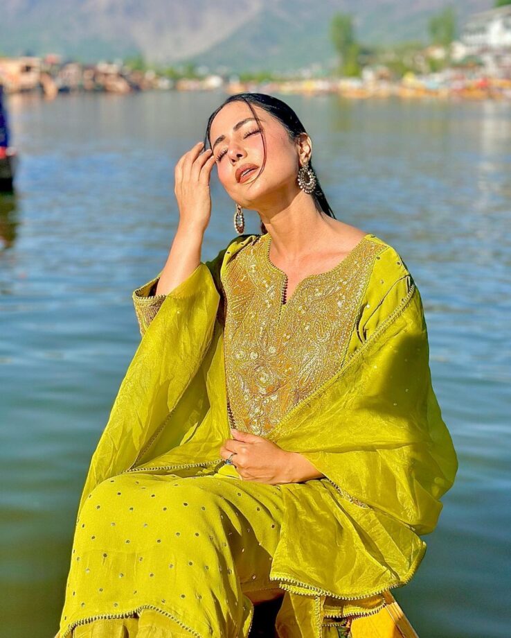 In Pics: Hina Khan Cherishes The Beauty Of Kashmir 800564