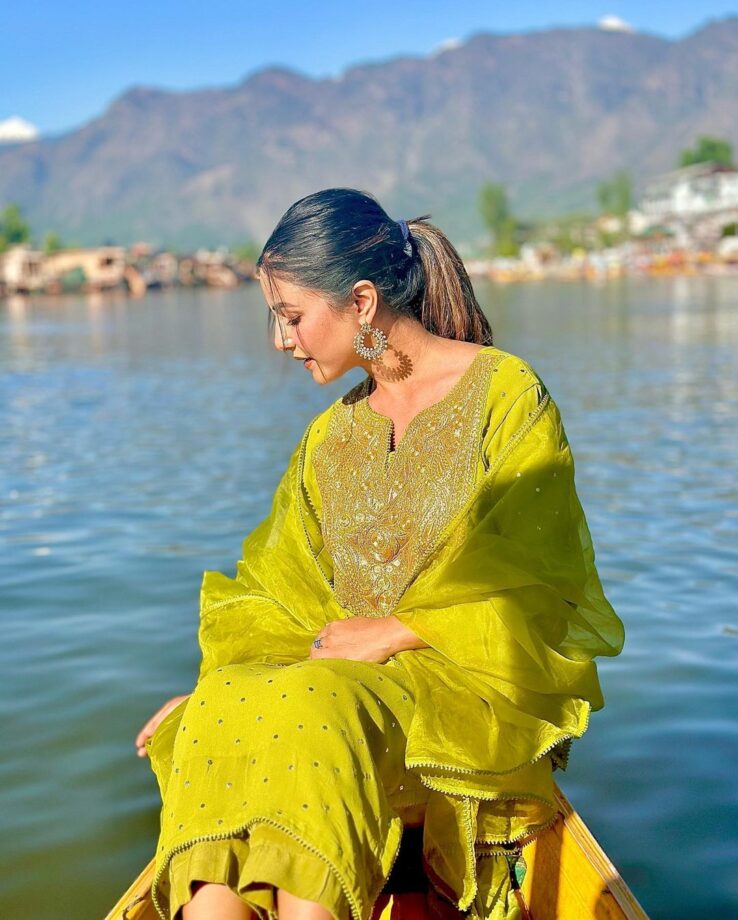 In Pics: Hina Khan Cherishes The Beauty Of Kashmir 800572