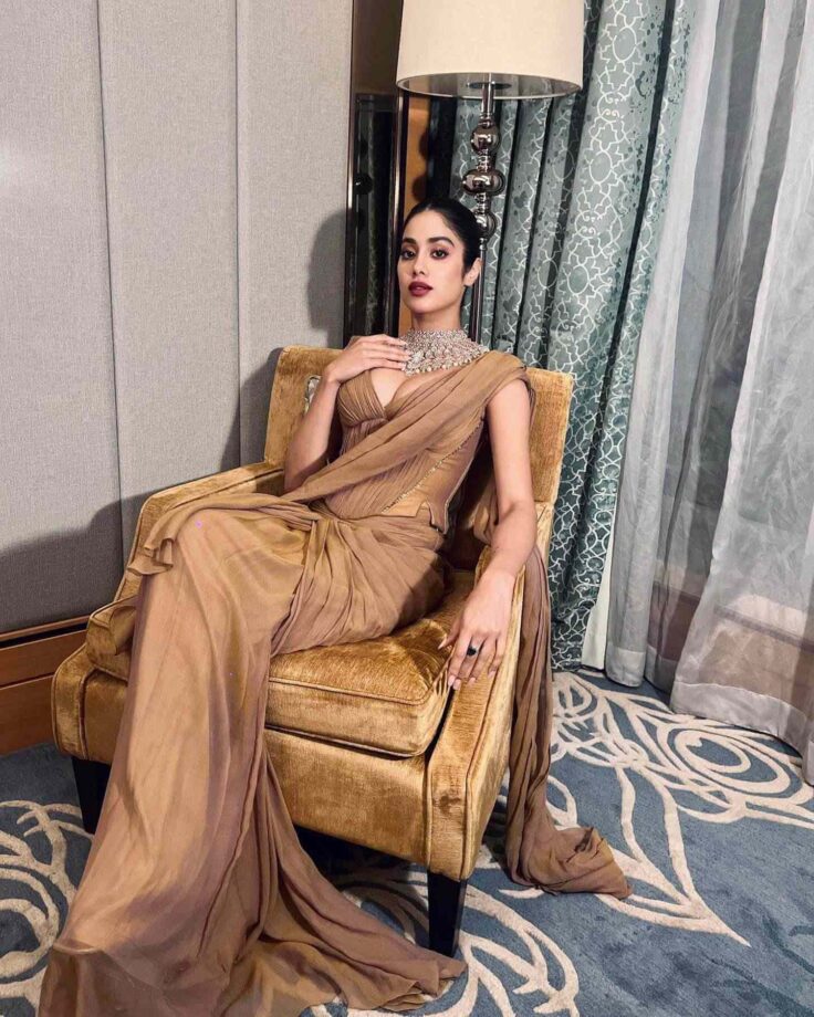 Janhvi Kapoor Looks Regal In Indo-western Saree, Rhea Kapoor Loves It 794649