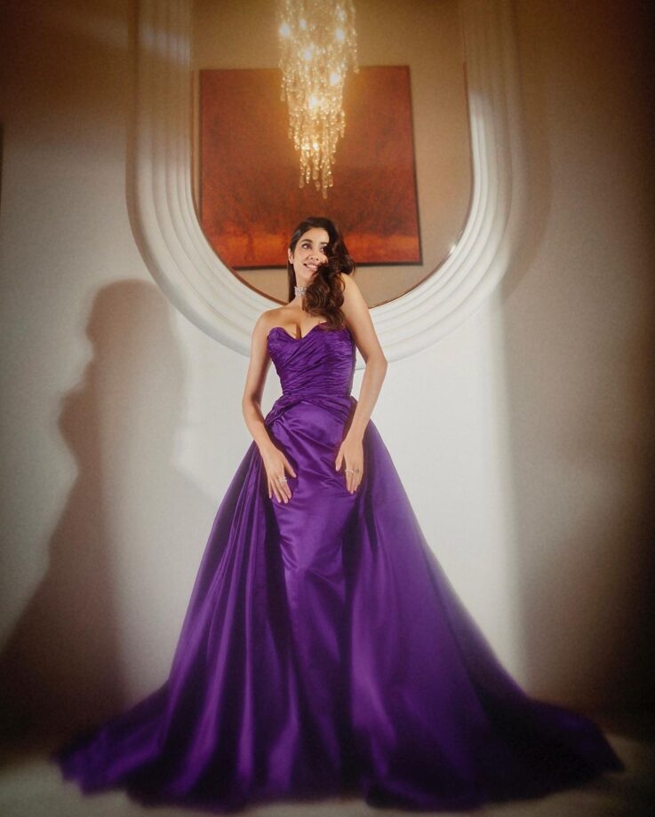 Janhvi Kapoor Turns Cinderella In Purple Strapless Gown, Orhan Awatramani Says' Hiiii