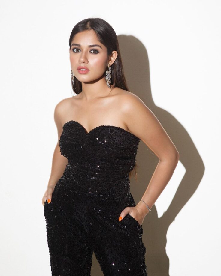 Jannat Zubair Oozes Oomph In Off-Shoulder Dresses, See Photos - 3