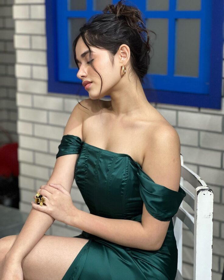 Jannat Zubair Oozes Oomph In Off-Shoulder Dresses, See Photos - 6