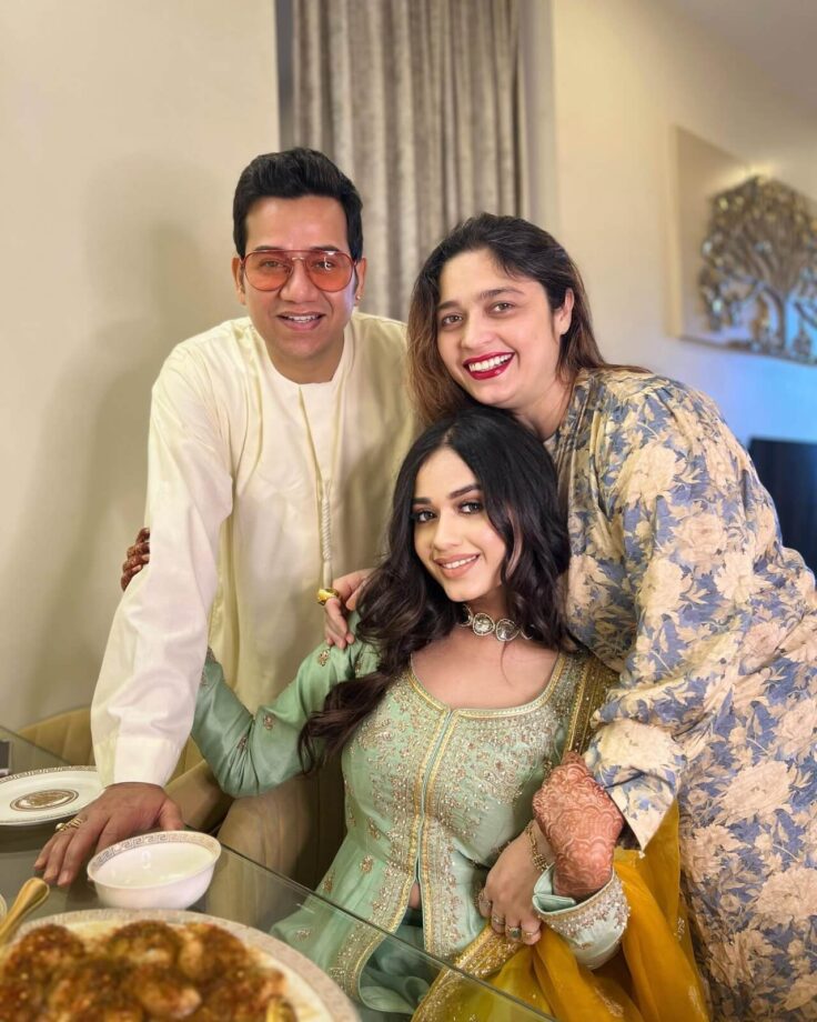 Jannat Zubair Rahmani celebrates Eid with family, Ashnoor Kaur joins in-house celebrations 800382