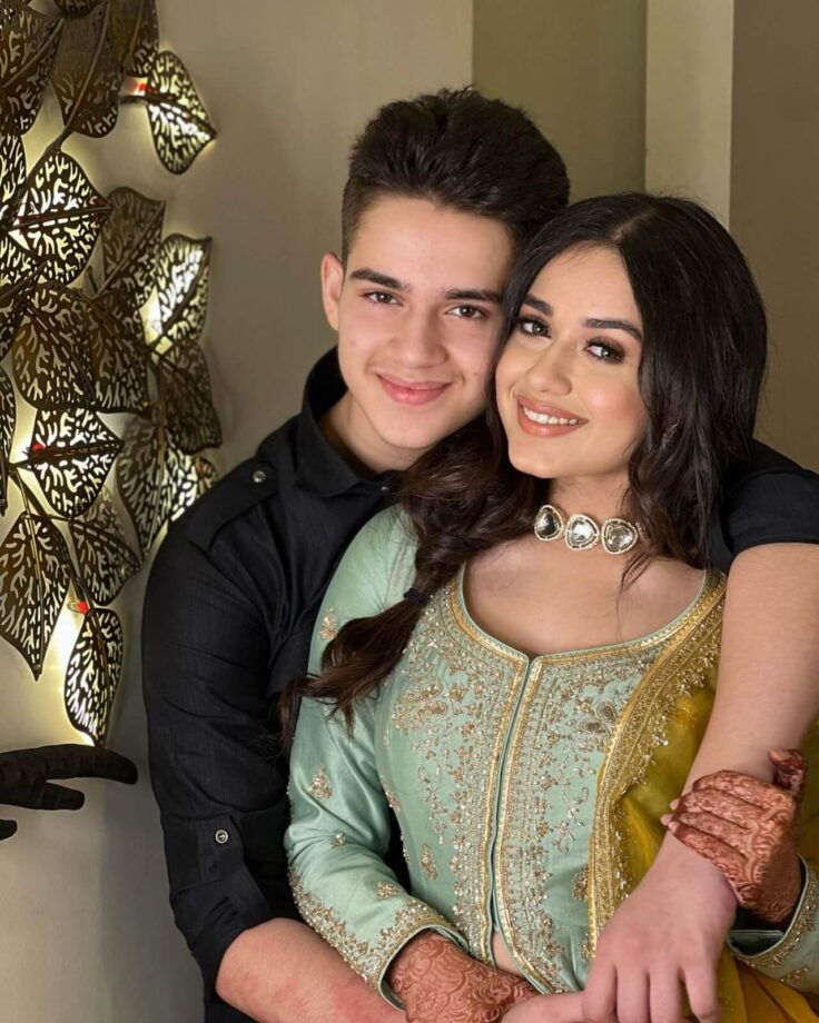 Jannat Zubair Rahmani celebrates Eid with family, Ashnoor Kaur joins in-house celebrations 800383