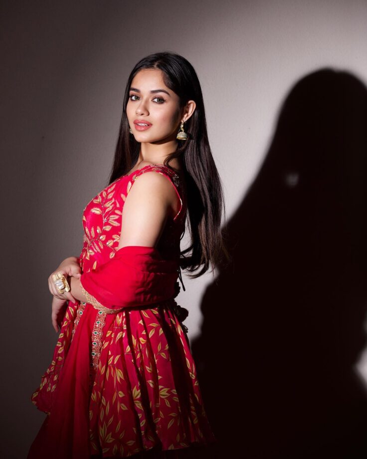 Jannat Zubair Rahmani is 'teekhi mirchi' personified in red v-neck lehenga, see pics 795247