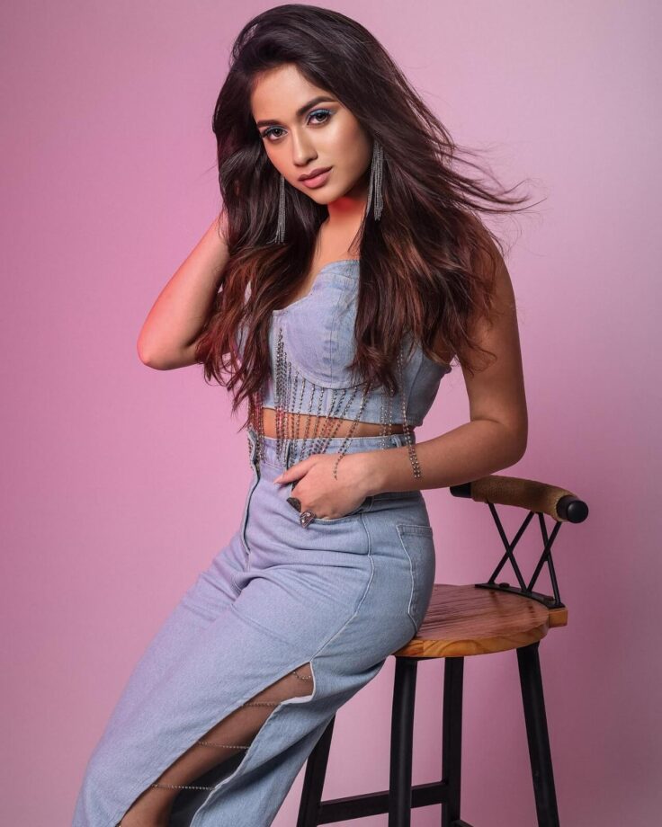 Jannat Zubair Rahmani rocks co-ord denim outfit and eyemakeup style, fans in awe 797200