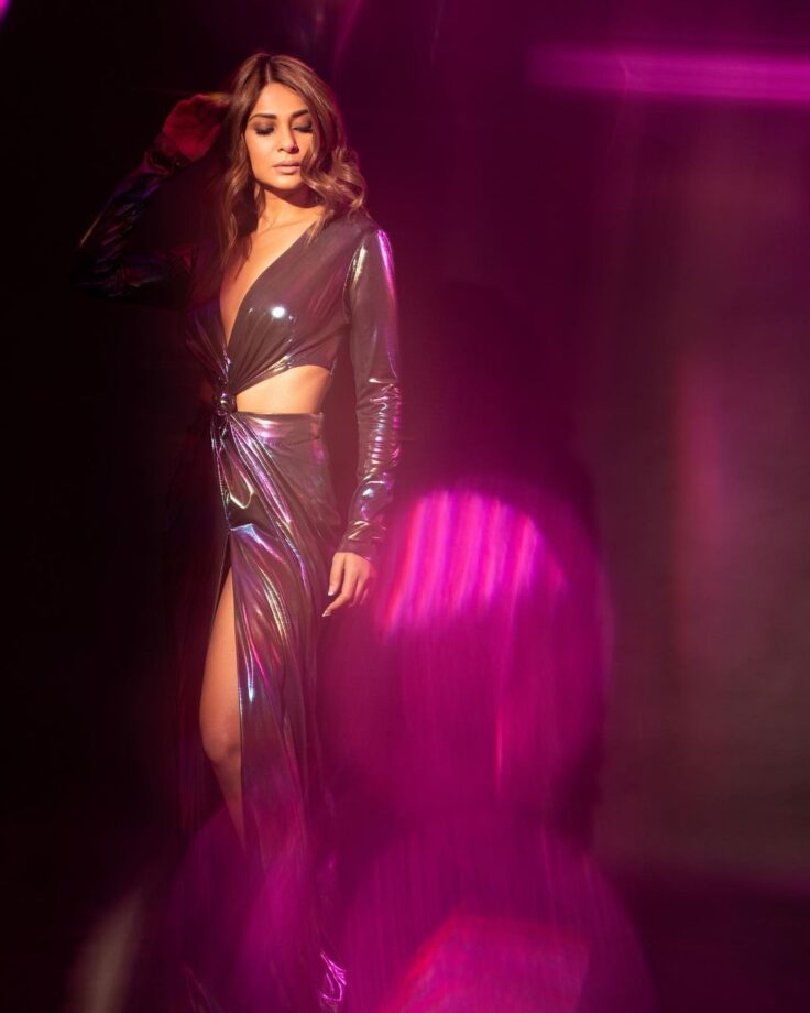 Jennifer Winget’s Glamorous Look In A Holographic Gown Makes Drashti Dhami Feel The Heat - 3