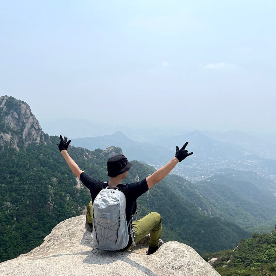 Kim Soo Hyun's Quirky Poses Is A Must See; Check Out 799540