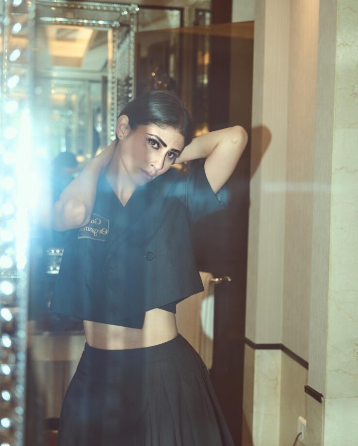 Mouni Roy keeps it preppy in black mini co-Ord set, see pics 800310