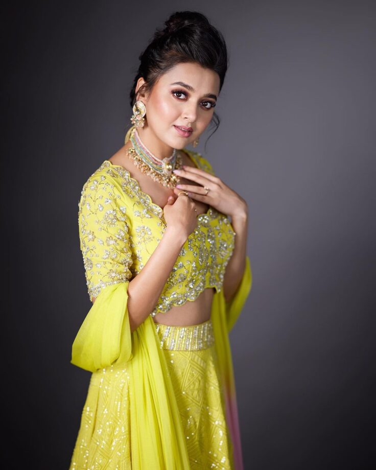 Naagin Fame Tejasswi Prakash Flaunts Her Rich Jewellery-Clad Looks; Check Pics 800648