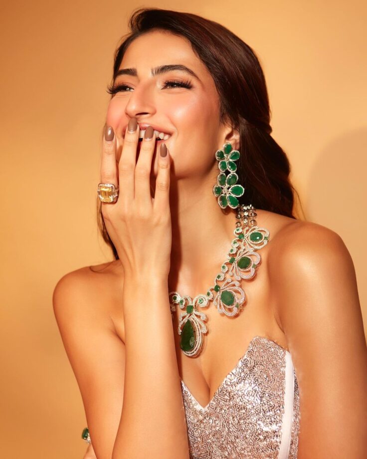 Palak Tiwari stuns in silver metallic gown and emerald necklace set, fans are lovestruck - 1