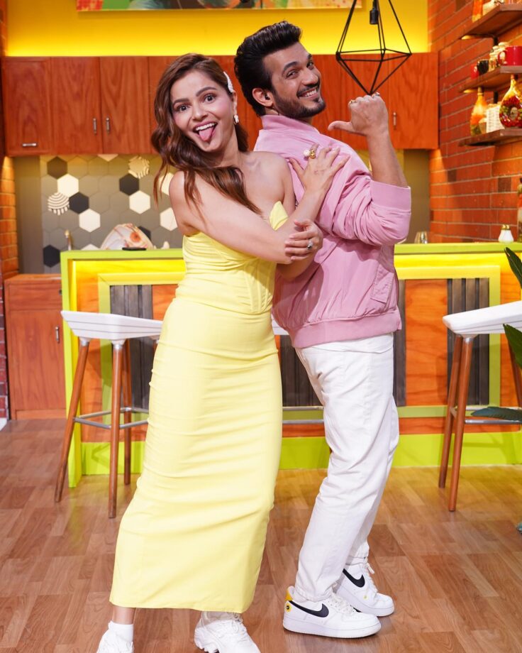 Rubina Dilaik gets goofy with Pratik Sehajpal and Arjun Bijlani, what's cooking? 797182