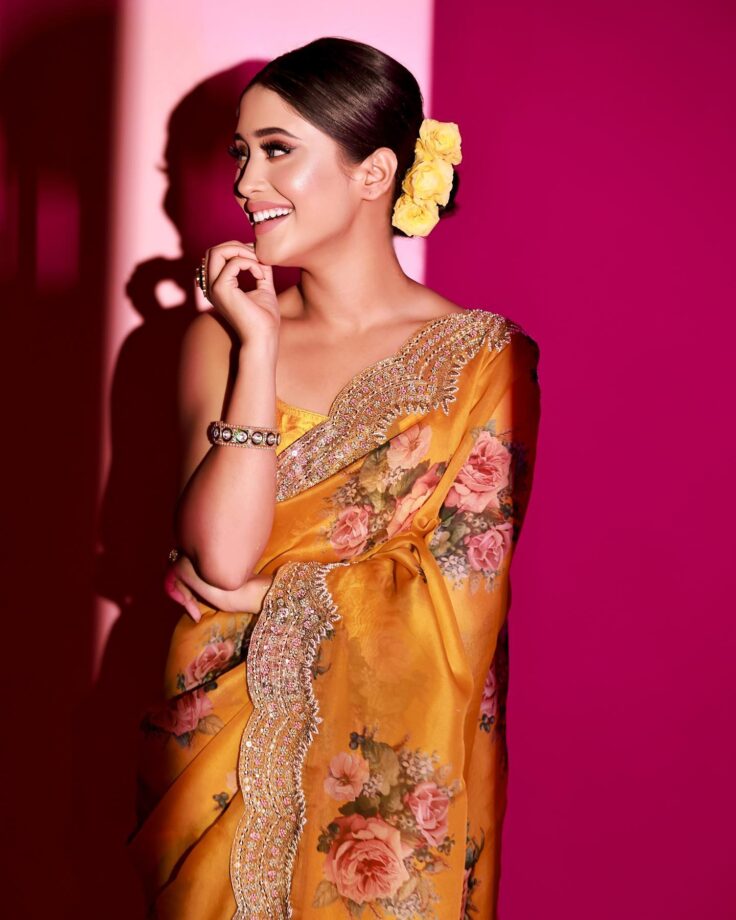 Shivangi Joshi, Jennifer Winget, shimmery saree and gajra, what a delight 797177