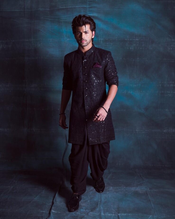 Siddharth Nigam rocks kala kurta pajama vibe, fans excited for Kisi Ka Bhai Kisi Ki Jaan 798503