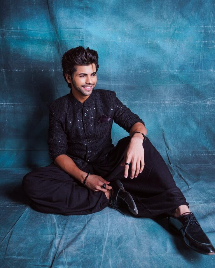 Siddharth Nigam rocks kala kurta pajama vibe, fans excited for Kisi Ka Bhai Kisi Ki Jaan 798509