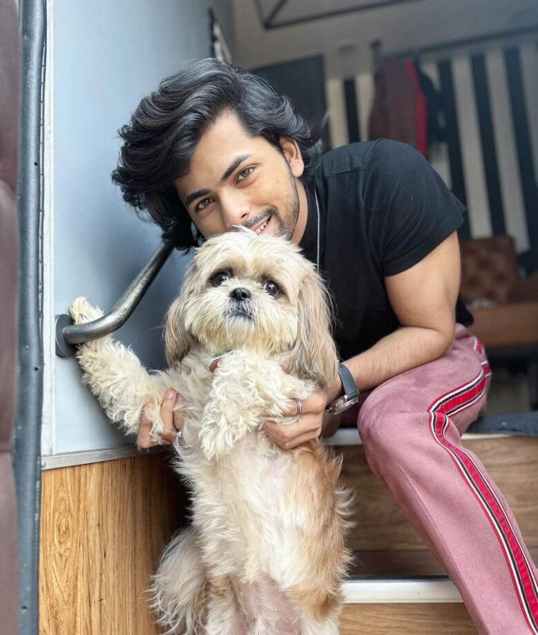 Siddharth Nigam’s pawdorable moments with his doggo will leave you awed 799357