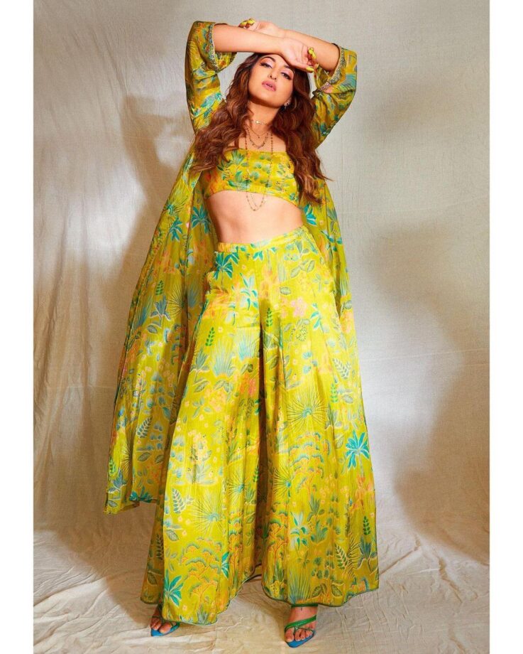 Sonakshi Sinha Flaunts Midriff In These Ensembles, Check Out 800902