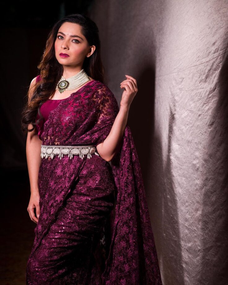 Sonalee Kulkarni Looks Ethereal In Her Wine Color Saree, Giving Us Major Ethnic Vibes - 2