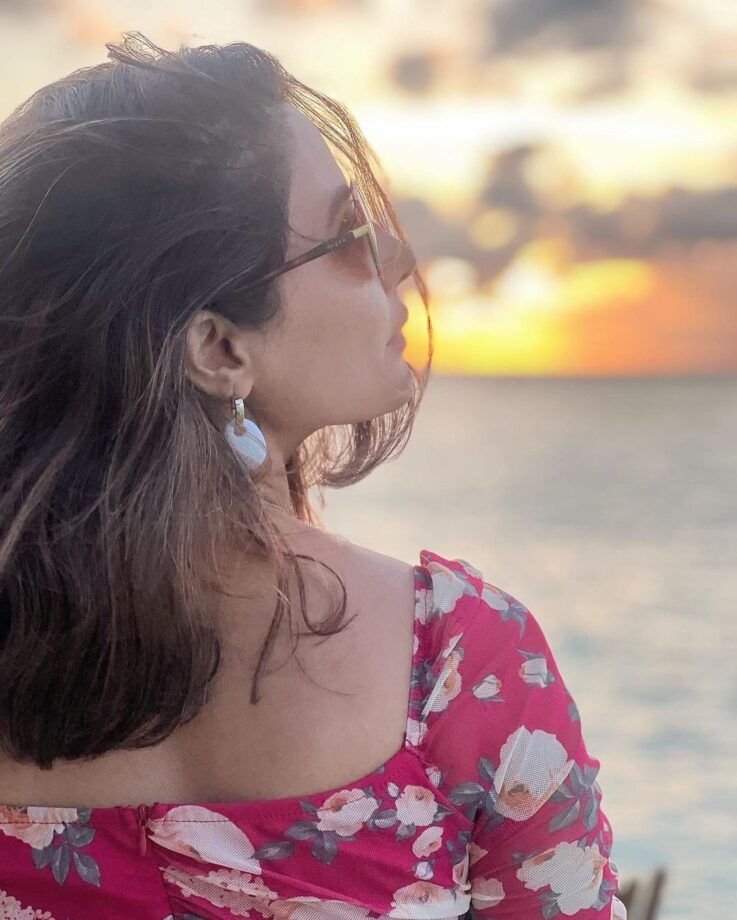 Sun, Sand, And Sunset Ft. Hina Khan 796437