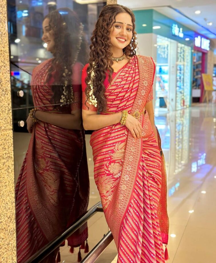 Take the ‘gulaabi’ traditional saree code from Ashi Singh, pics inside 801251