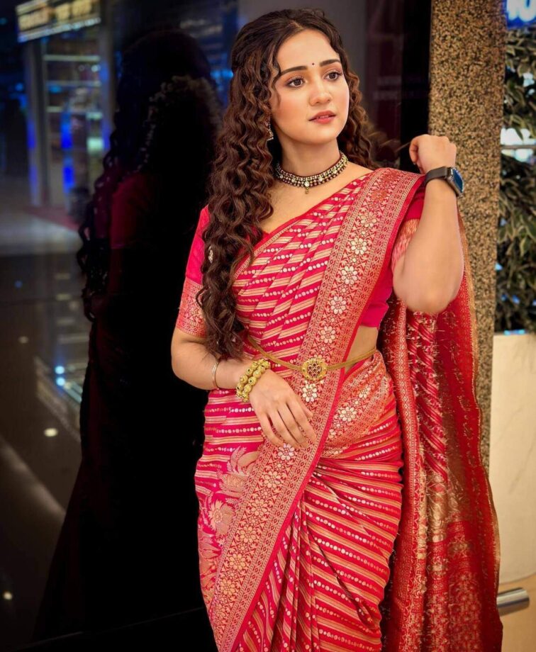 Take the ‘gulaabi’ traditional saree code from Ashi Singh, pics inside 801253