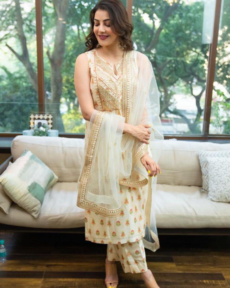 Take the minimal festive fashion cue from Kajal Aggarwal 800267