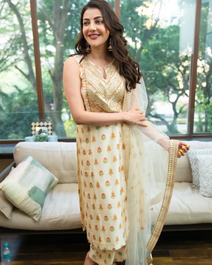 Take the minimal festive fashion cue from Kajal Aggarwal 800270