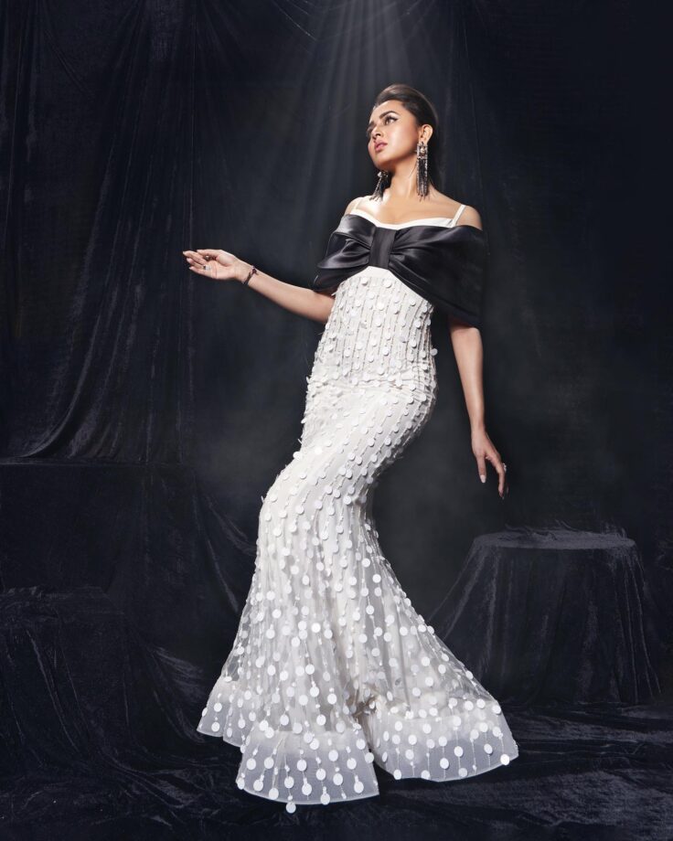 Tejasswi Prakash ups glam quotient in Alpana Neeraj’ black and white embellished gown 795062