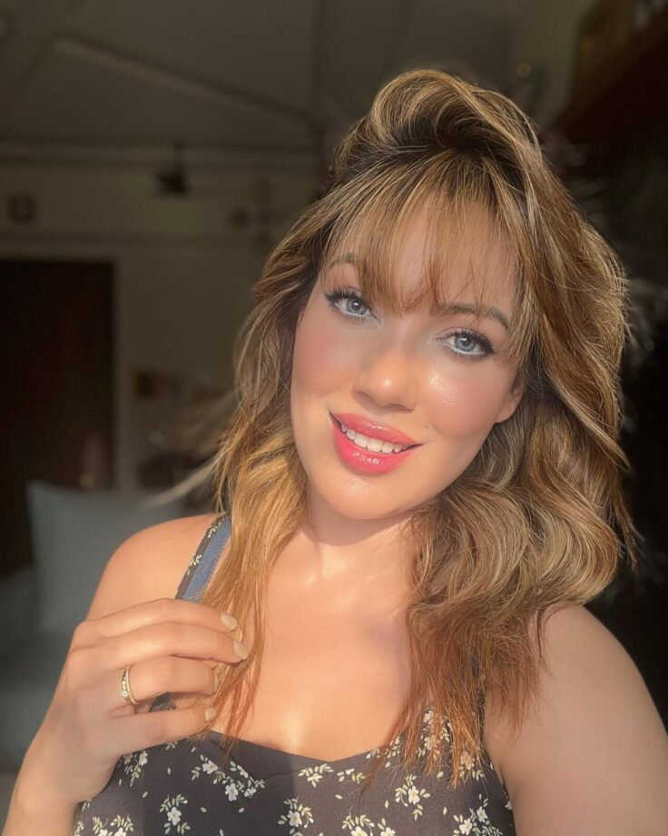 TMKOC diva Munmun Dutta's stunning golden hair and sunkissed avatar is worthy of crushing 802431