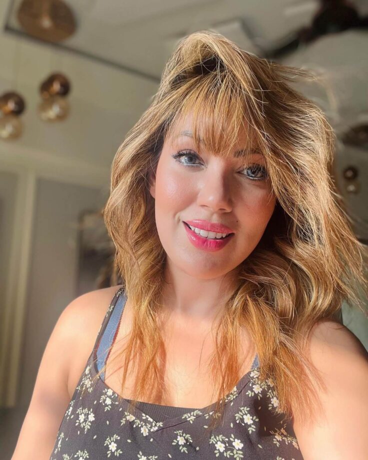 TMKOC diva Munmun Dutta's stunning golden hair and sunkissed avatar is worthy of crushing 802434