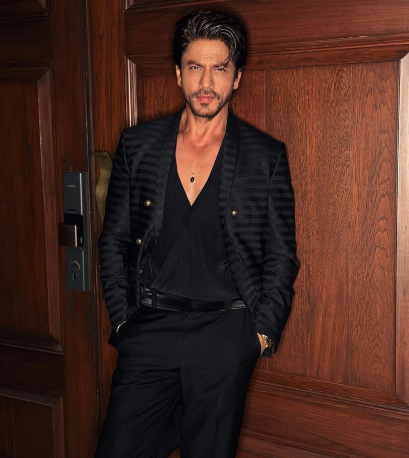 Trending: Shah Rukh Khan Looks Stylish In All-Black Blazer Outfit, Salman Khan Poses With Gauri, Suhana, And Aryan Khan 792516