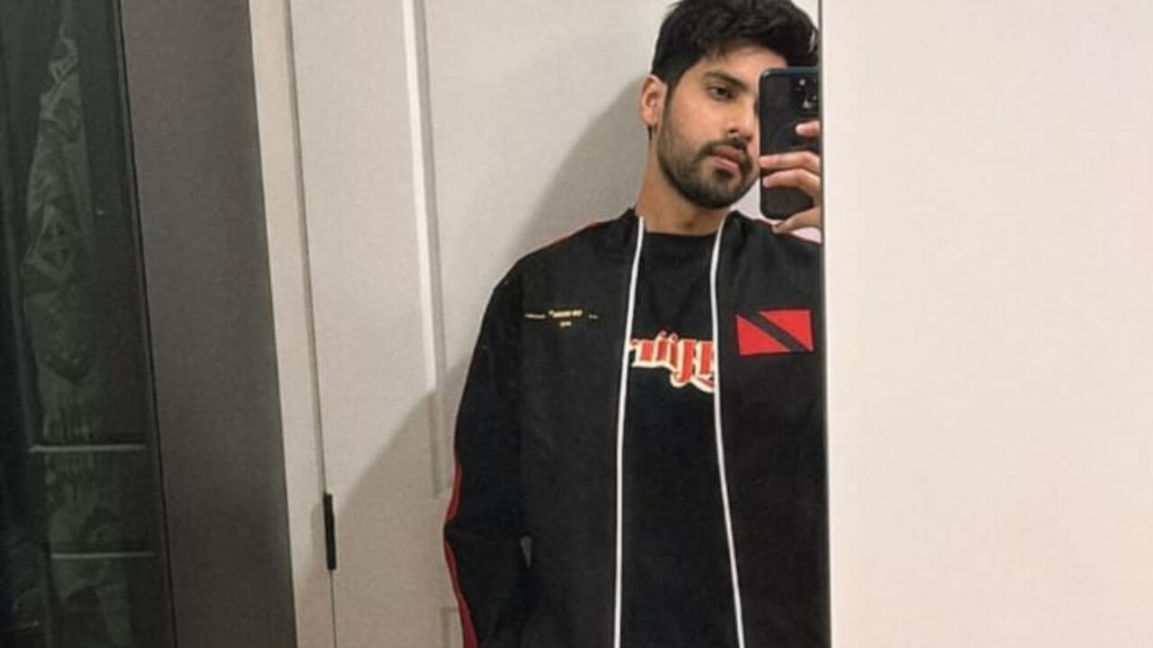 Armaan Malik Flaunts Dapper Vibes In Mirror Selfie, Check Now 807204