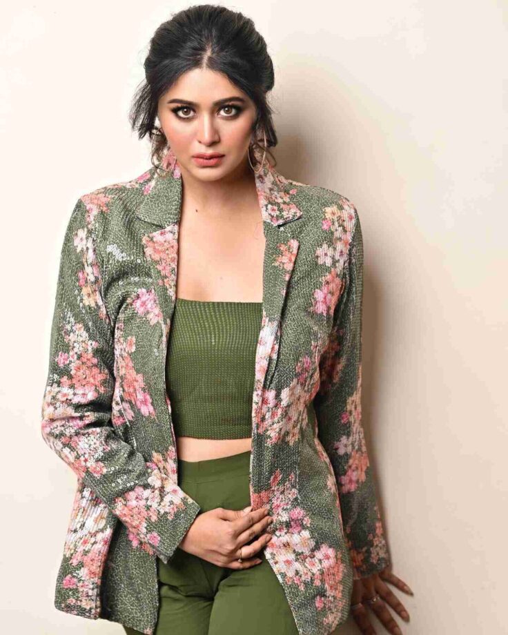 Check Out: Ritabhari Chakraborty's Biggest Fashion Accessory Showdown 809790