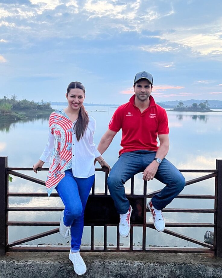 Divyanka Tripathi and Vivek Dahiya's romantic diaries are 'couple goals' 806289