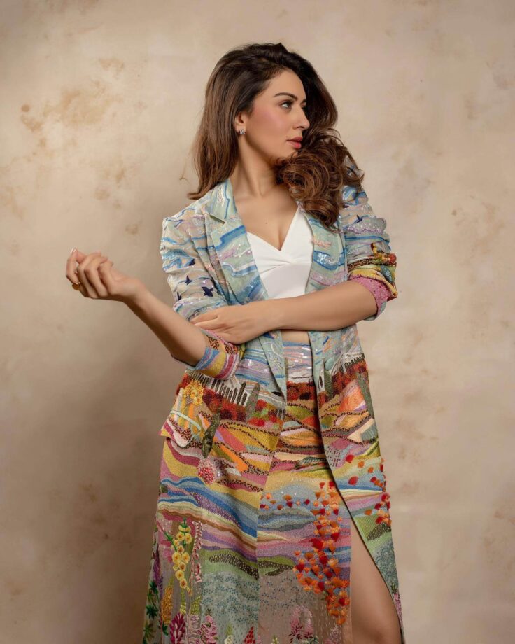 Hansika Motwani looks vibrant in floral ethnic wear, see pics 804740