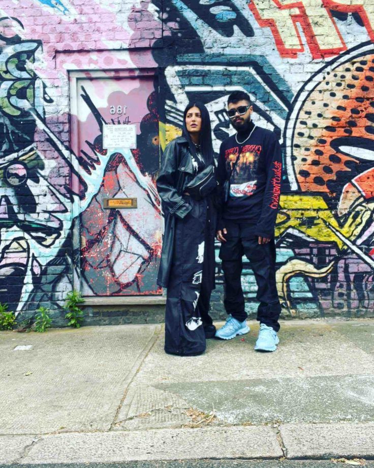 In Pics: Shruti Haasan and boyfriend Santanu Hazarika paint London 'red' with love 811816