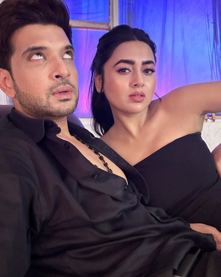 Karan Kundrra gets romantic with GF Tejasswi Prakash, actress gives hilarious 'death stare' 805206