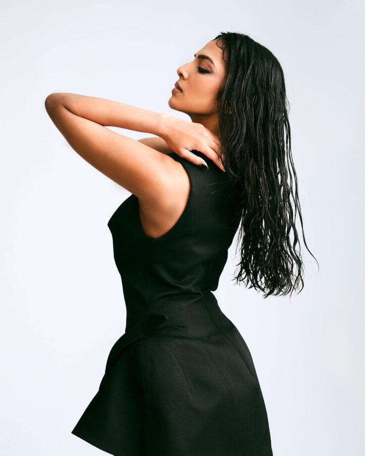 Malavika Mohanan burns internet in black dress and dark kohl style, Ayushmann Khurrana, Ananya Panday and Arjun Kapoor love it 805224