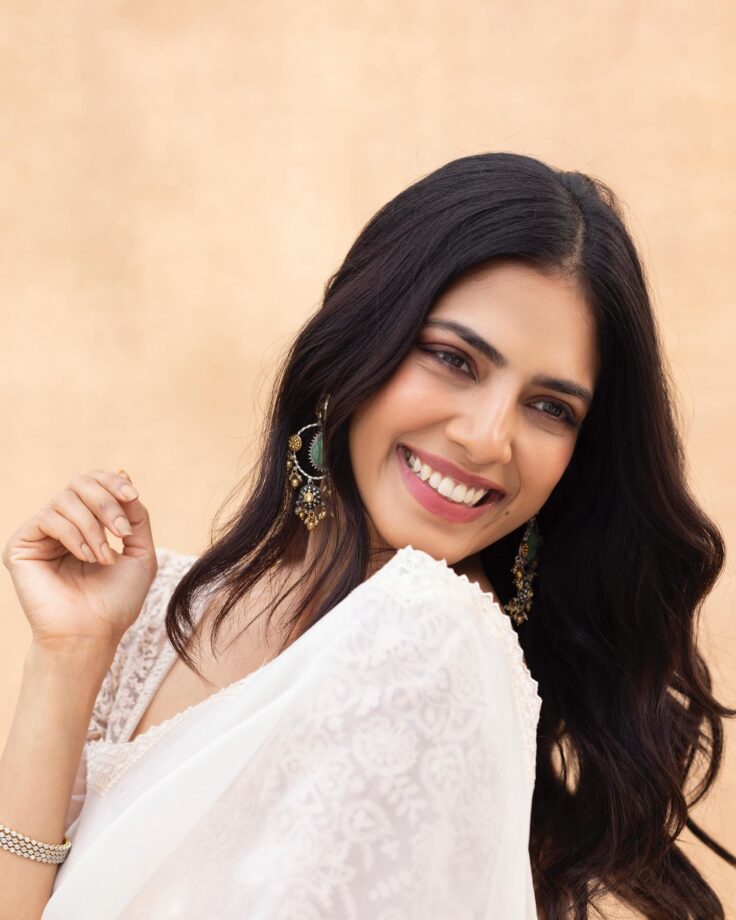 Malavika Mohanan is a vision to hold in white transparent saree, Ananya Panday appreciates 804911