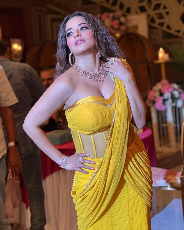 Monalisa Looks Fiery In Yellow Drape; Fans Go Gaga 809754