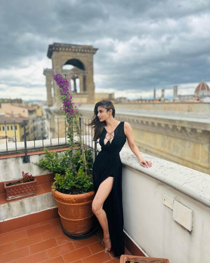 Mouni Roy is ultimate hottie in black slit dress (sensuous pics alert) 808497