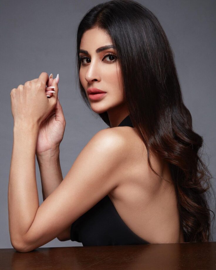 Mouni Roy looks gorgeous in black halter neck backless outfit, Disha Patani reacts - 1