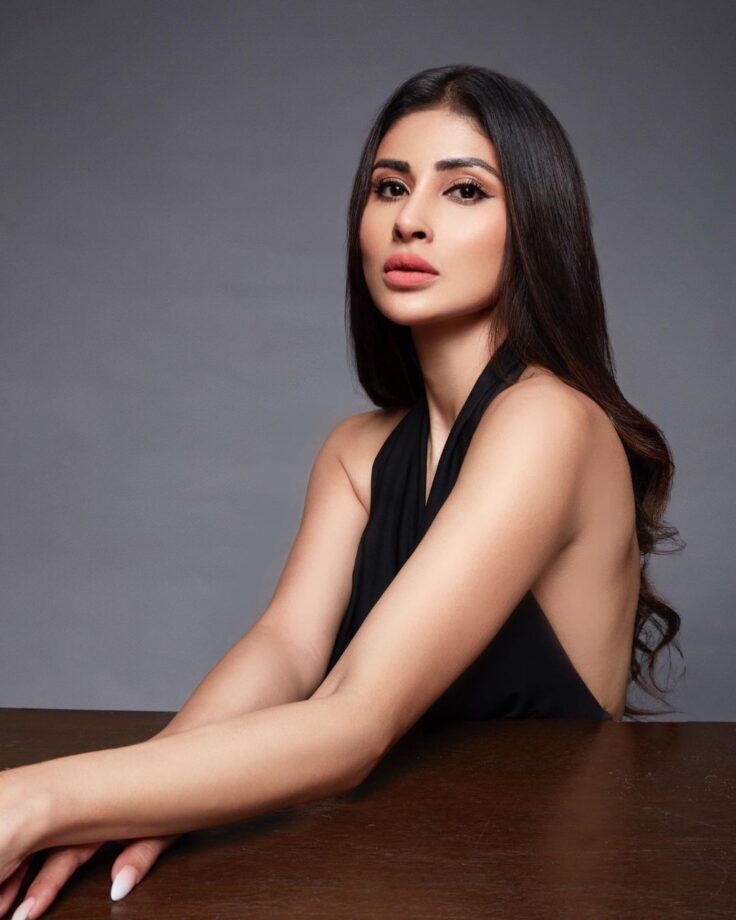 Mouni Roy looks gorgeous in black halter neck backless outfit, Disha Patani reacts - 4