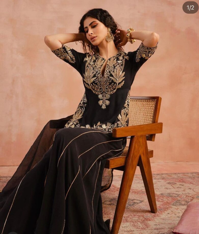 Mouni Roy Personifies Royalty In Black Sharara Set, Disha Patani Comments ‘So Beautiful’ 810431