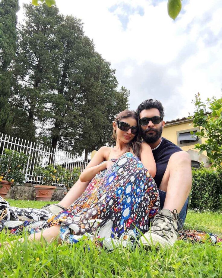 Mouni Roy shares lovey-dovey photo with husband Suraj Nambiar from Italy, fans love it - 0